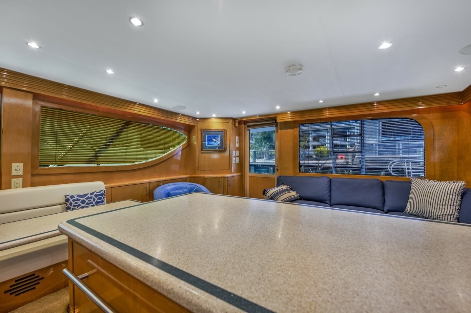 2000 Hatteras 55 Convertible - Photo 21