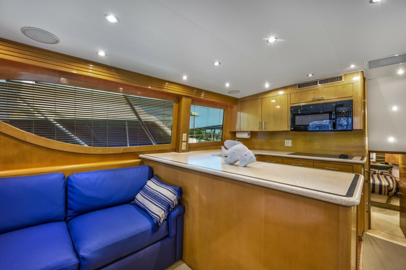 2000 Hatteras 55 Convertible - Photo 19