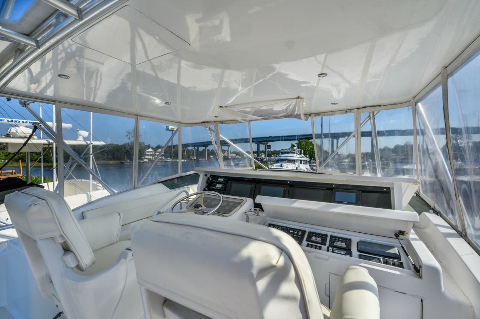 2000 Hatteras 55 Convertible - Photo 10