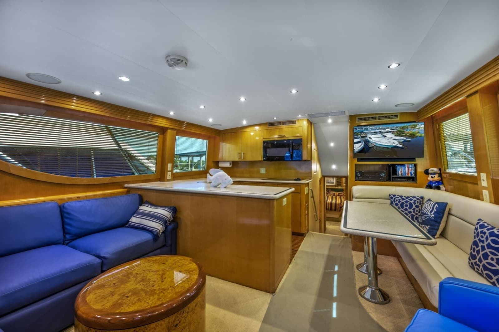 2000 Hatteras 55 Convertible - Photo 16