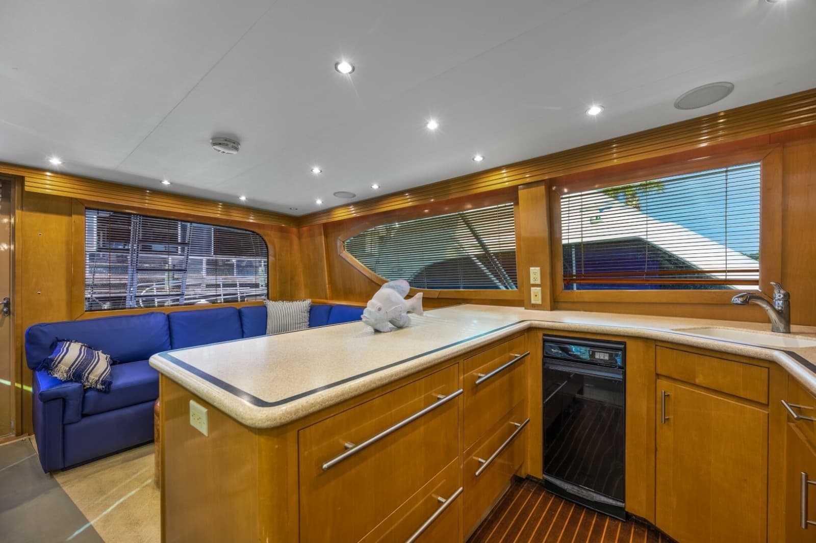 2000 Hatteras 55 Convertible - Photo 23
