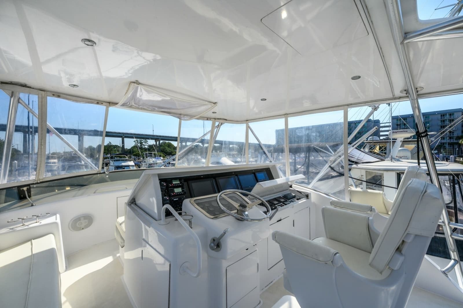 2000 Hatteras 55 Convertible - Photo 11