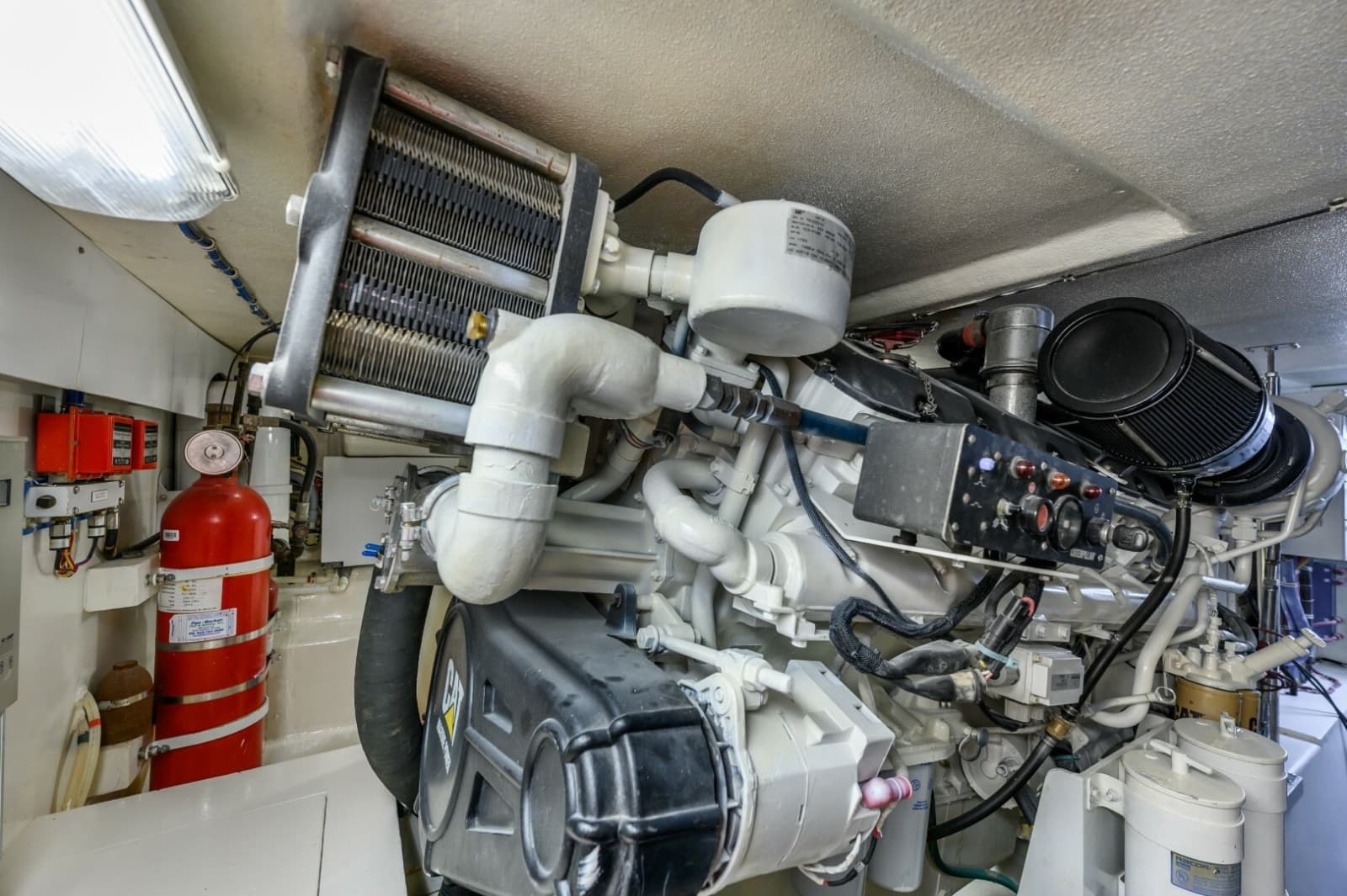 2000 Hatteras 55 Convertible - Photo 36