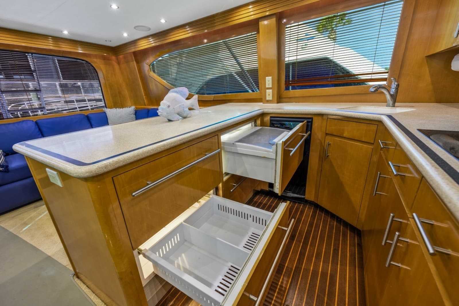 2000 Hatteras 55 Convertible - Photo 24