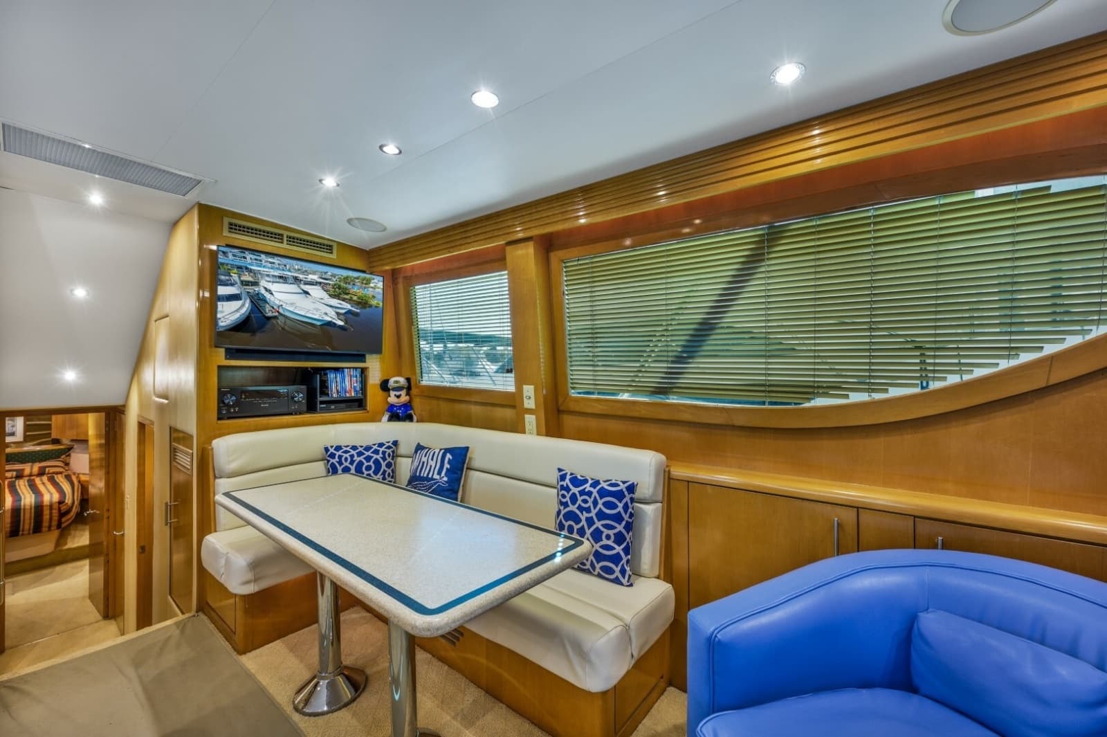 2000 Hatteras 55 Convertible - Photo 20