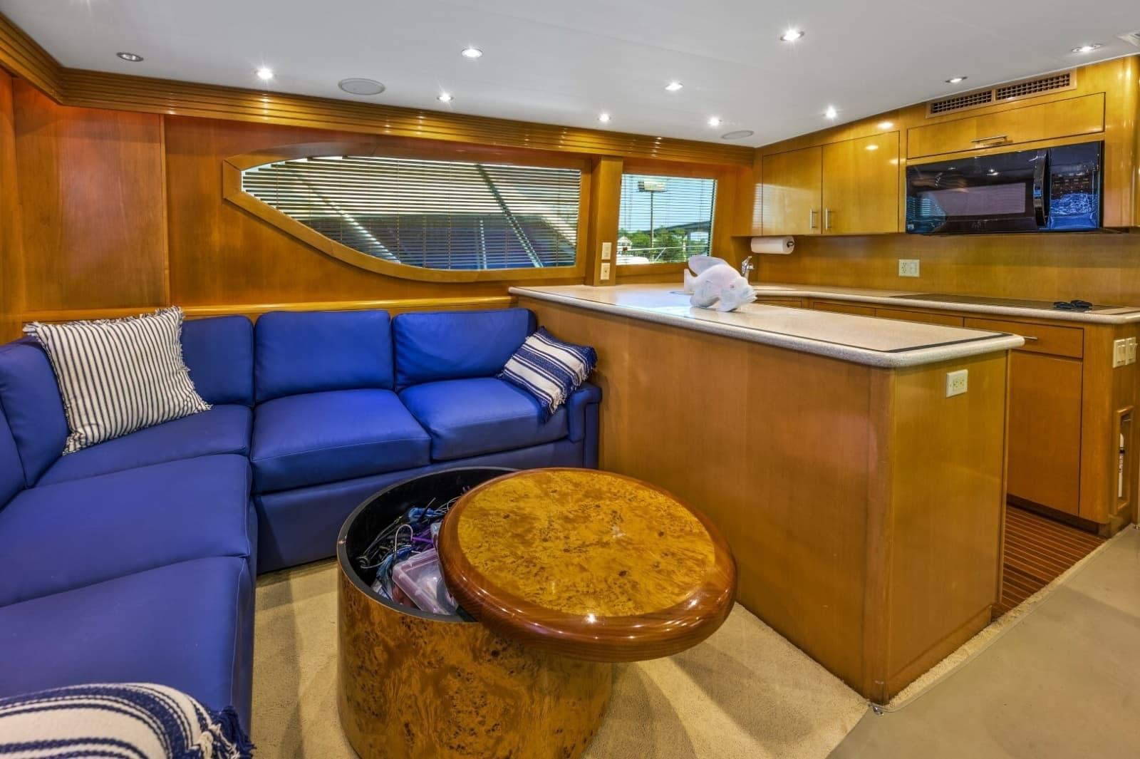 2000 Hatteras 55 Convertible - Photo 18