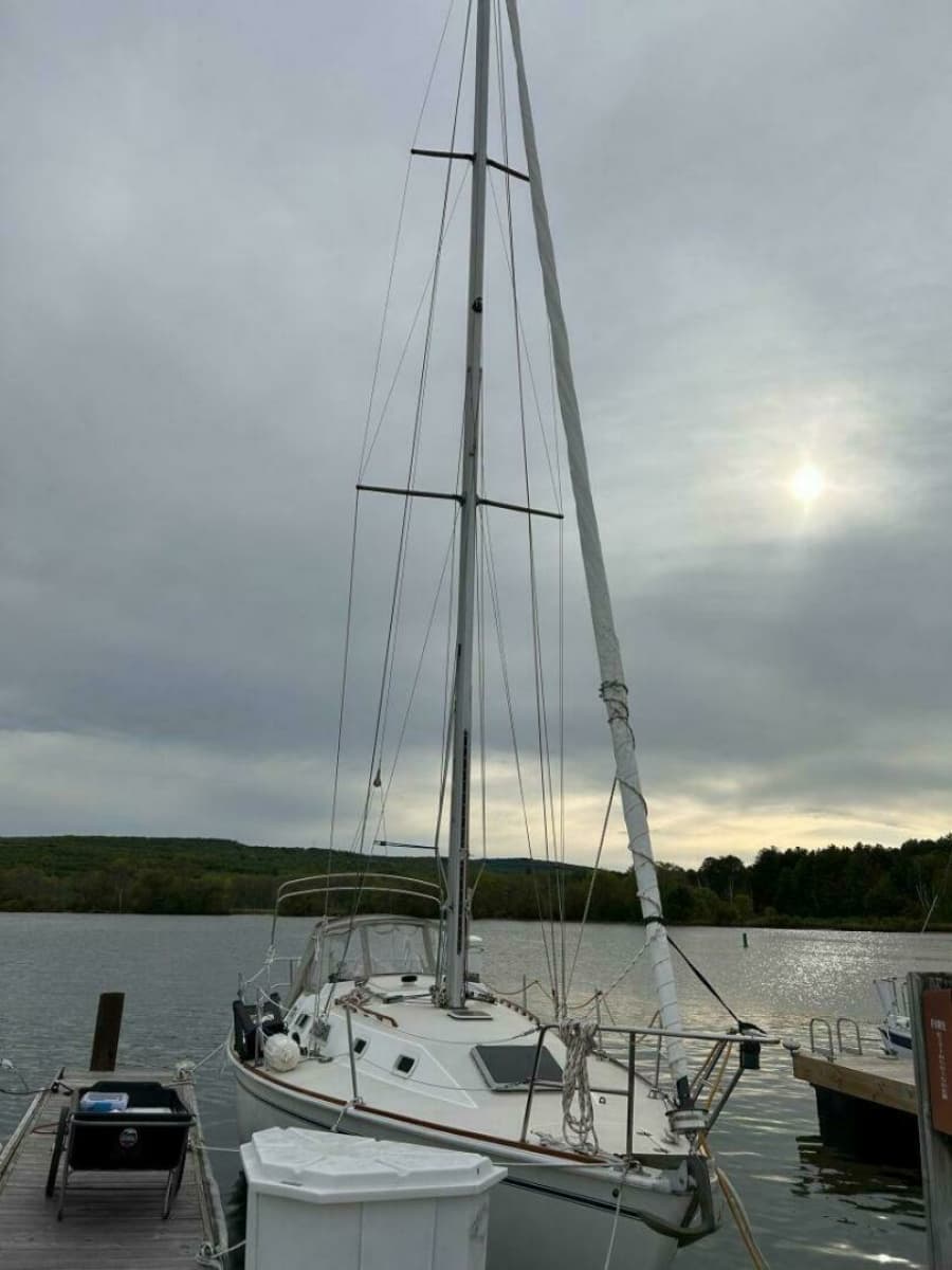 1986 Pearson 33-2 - Photo 9