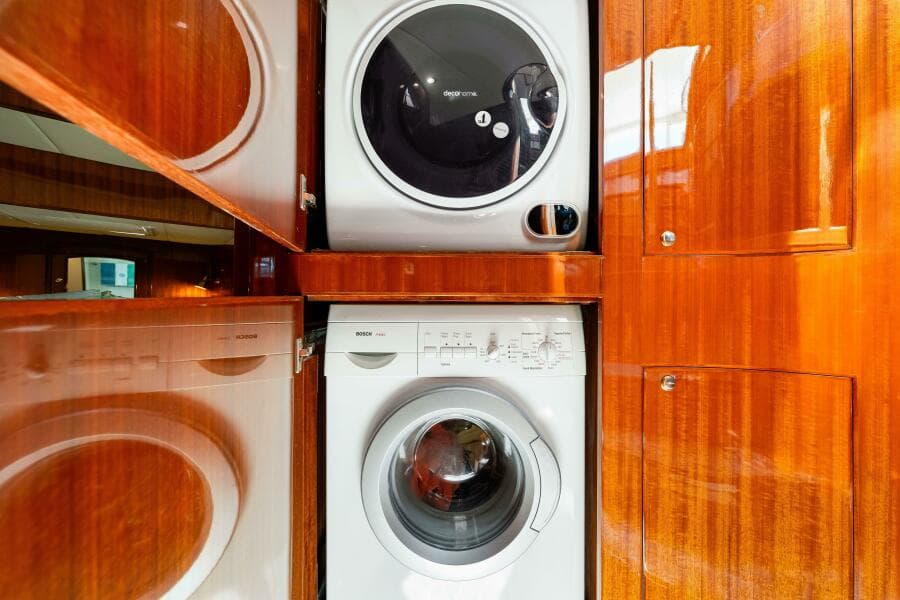 2007 Hampton 558 Pilothouse