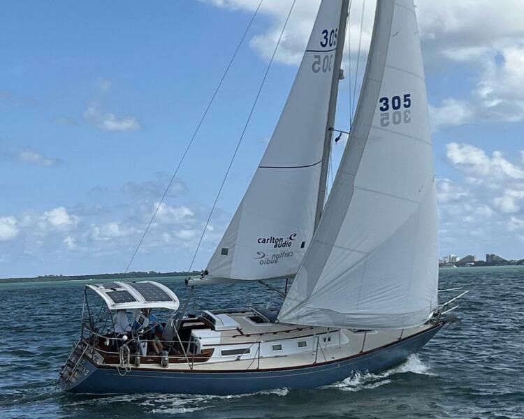 Carter 33 under sail