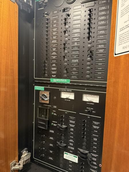 2004 Carver 460 voyager