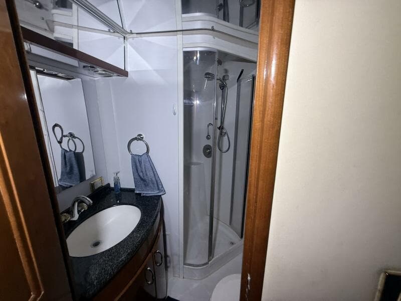 2004 Carver 460 voyager