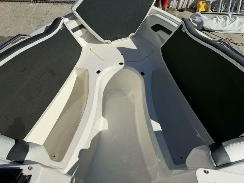 2015 Larson LX 225S IO