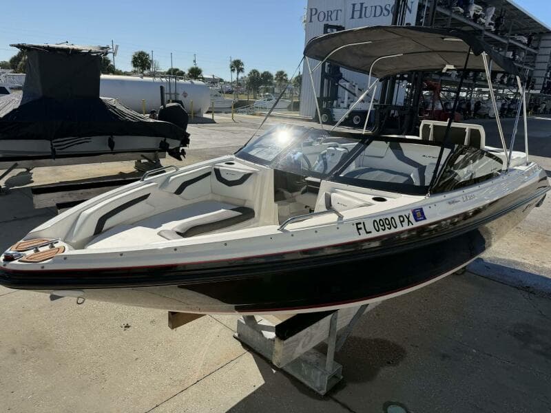 2015 Larson LX 225S IO