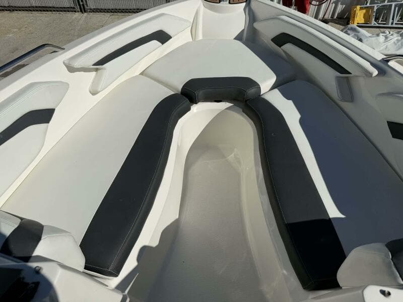 2015 Larson LX 225S IO