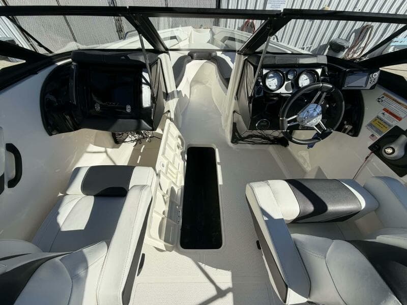 2015 Larson LX 225S IO