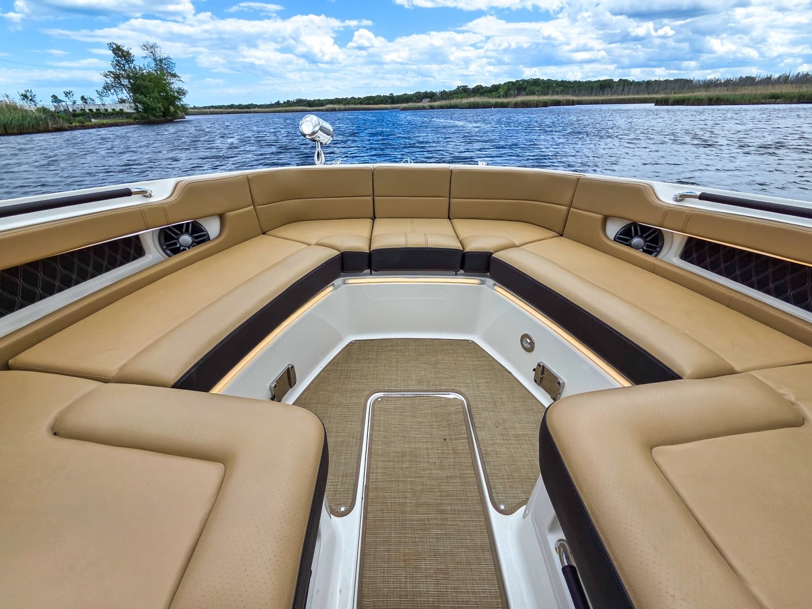 2023 Sea Ray SLX 310 OB - Photo 73