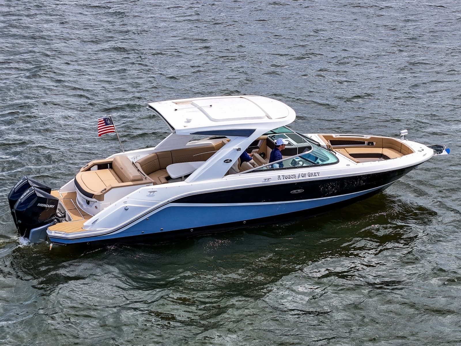 2023 Sea Ray SLX 310 OB - Photo 5