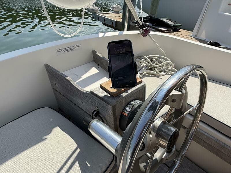 Horizon Cat phone holder