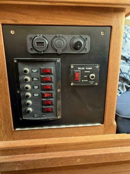 Horizon Cat electrical panel