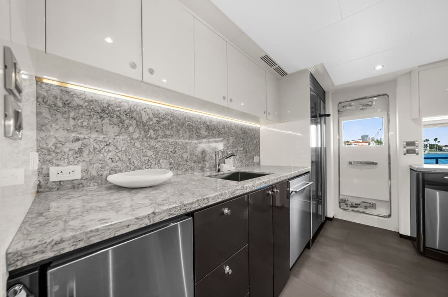 2024 Ocean Alexander 32 L