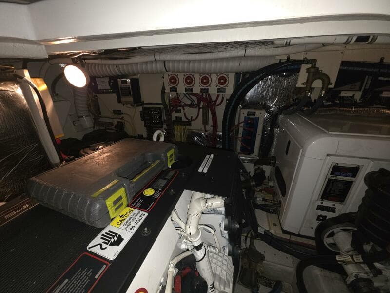 2008 Cruisers Yachts 