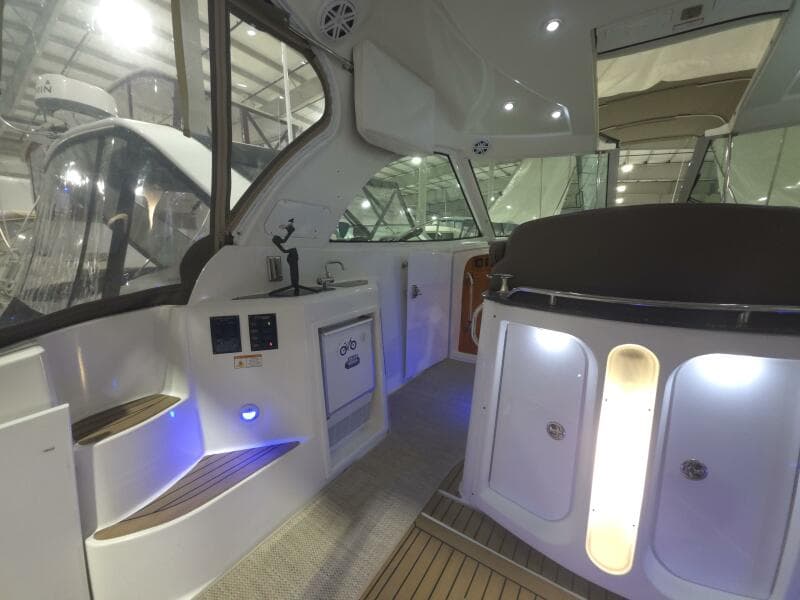 2008 Cruisers Yachts 