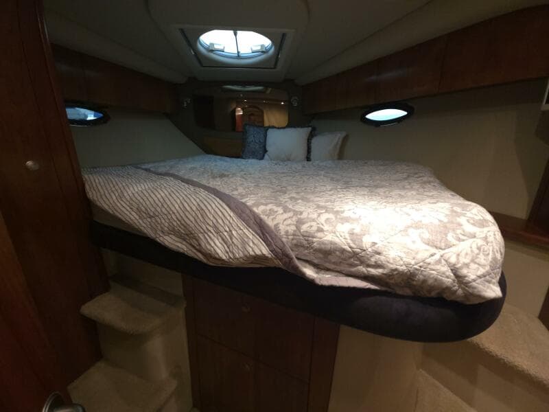 2008 Cruisers Yachts 