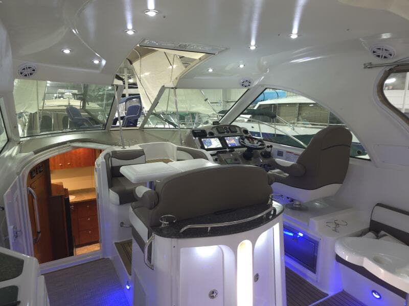 2008 Cruisers Yachts 