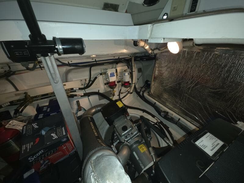 2008 Cruisers Yachts 