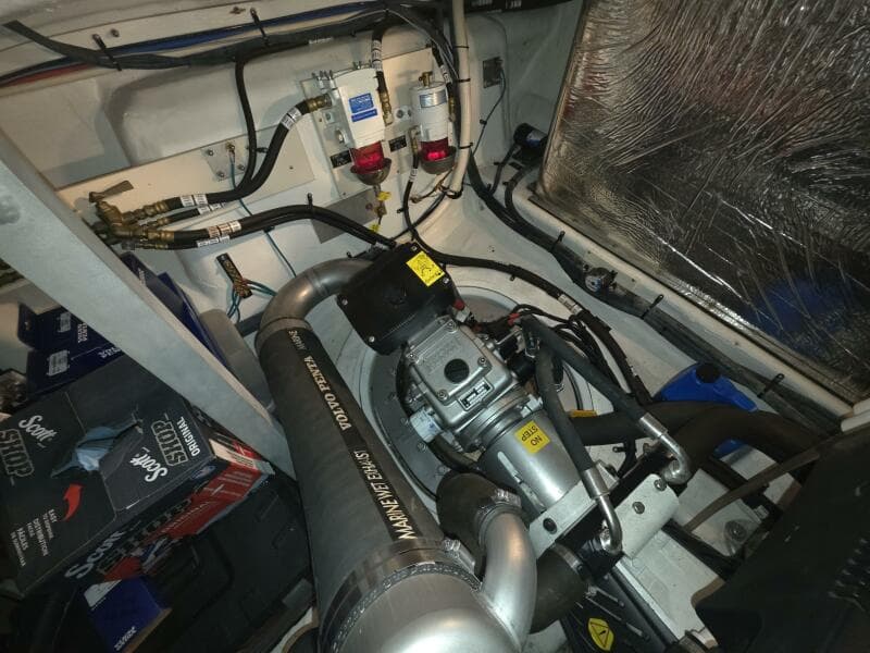 2008 Cruisers Yachts 