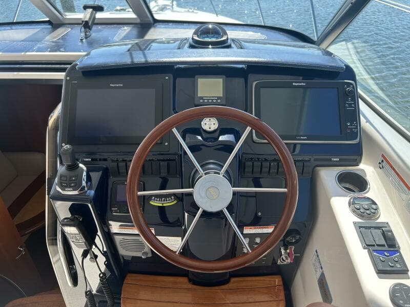 2008 Tiara Yachts 3500 Sovran