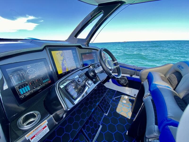 MTI 42 - Tobito I - Helm