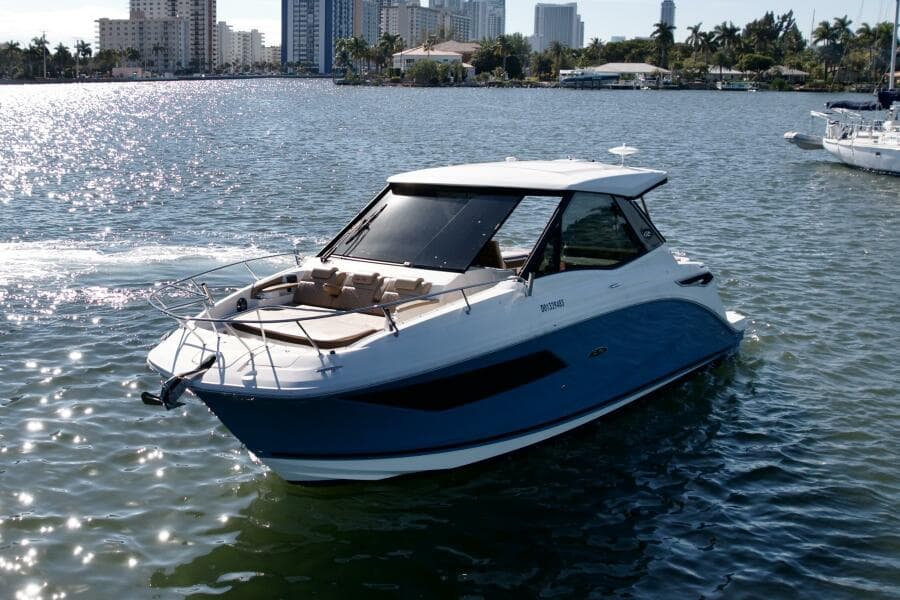 Sea Ray 32 - Exterior Profile