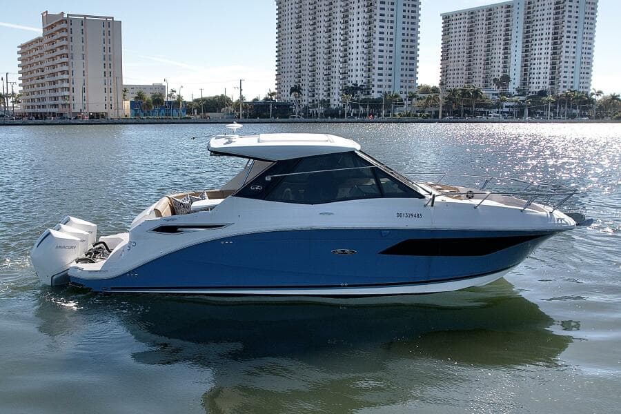 Sea Ray 32 - Exterior Profile