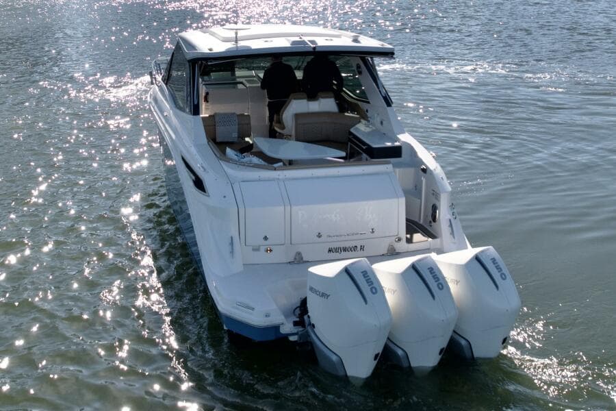 Sea Ray 32 - Exterior Profile