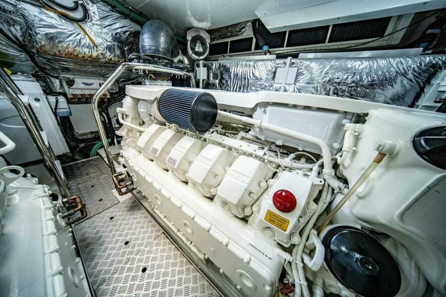 Princess 65 - Engine Room