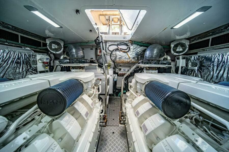 Princess 65 - Engine Room