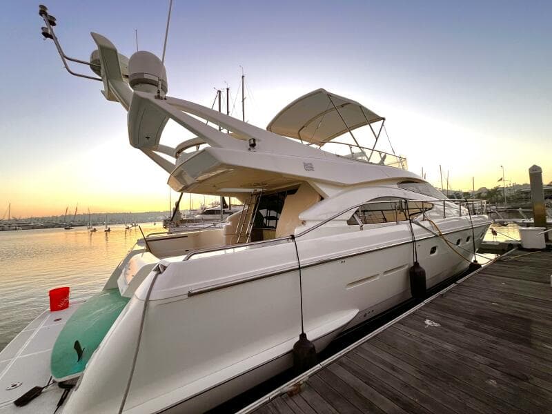 2004 Ferretti Yachts 530