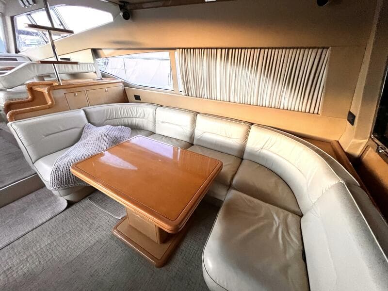 2004 Ferretti Yachts 530