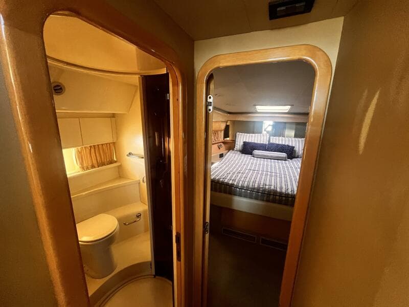 2004 Ferretti Yachts 530