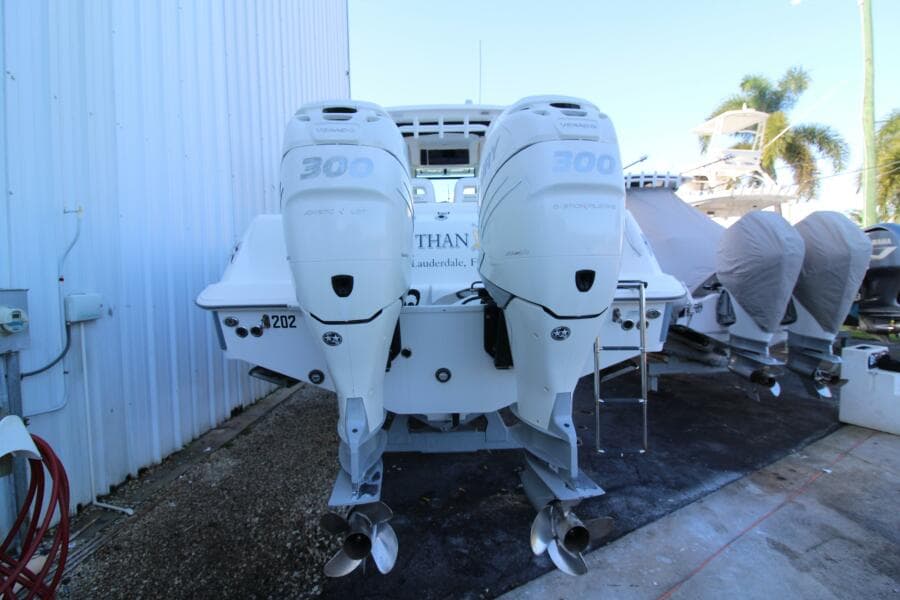 2015 Boston Whaler 320 Outrage