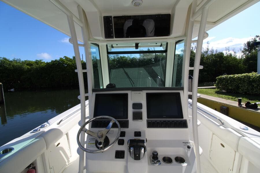 2015 Boston Whaler 320 Outrage