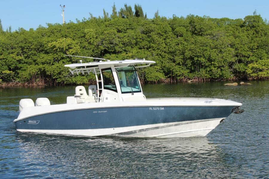 2015 Boston Whaler 320 Outrage