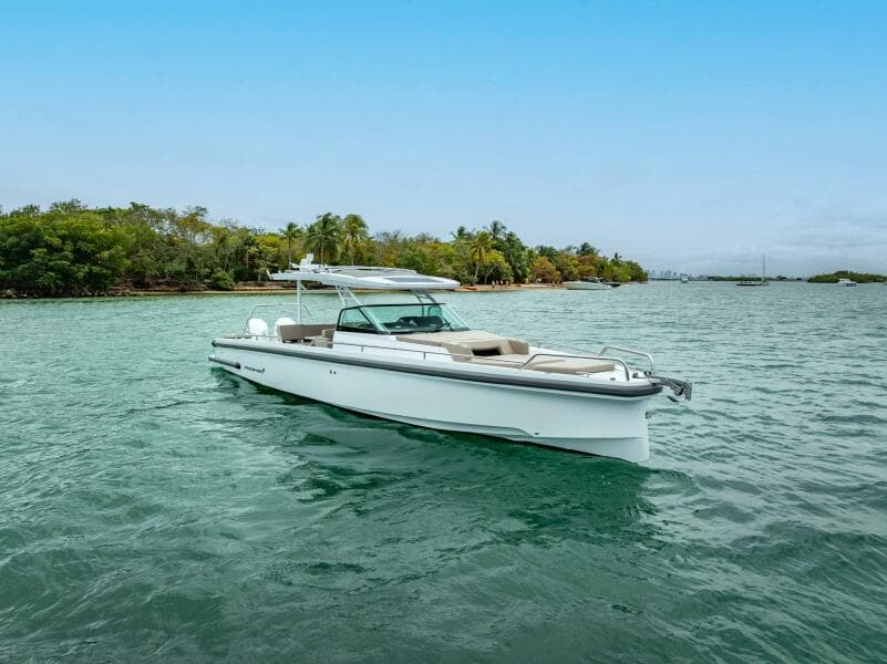 2024 Axopar 37 Sun Top