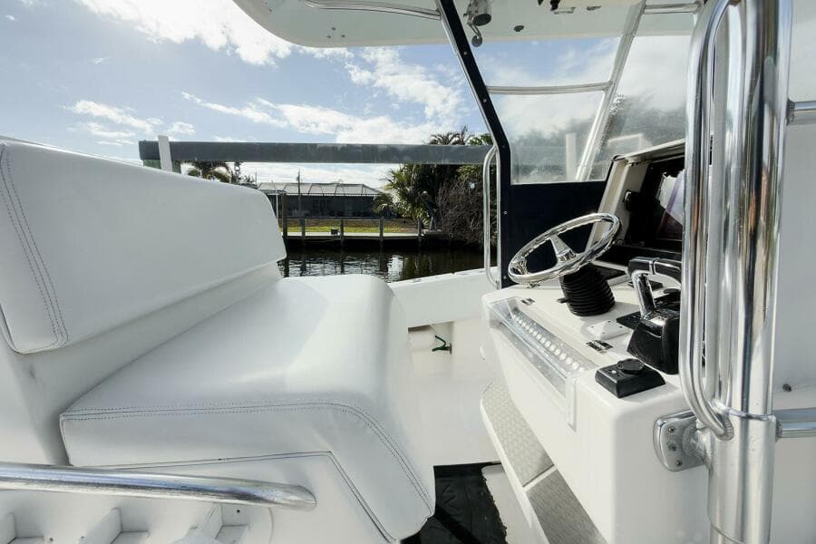 2007 Invincible 33 Open