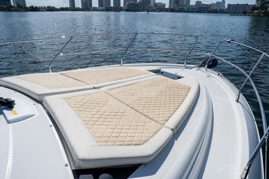 Beneteau 40 - Tis the Seasun - Bow