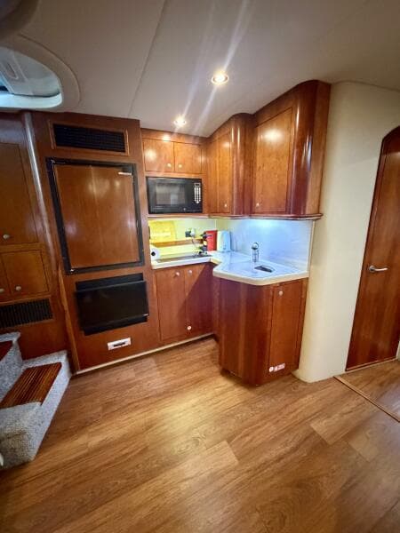 2007 Cruisers Yachts 370 Express