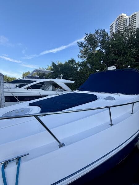 2007 Cruisers Yachts 370 Express
