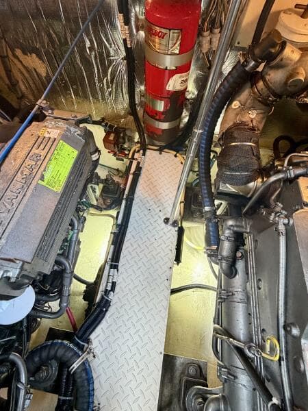 2007 Cruisers Yachts 370 Express