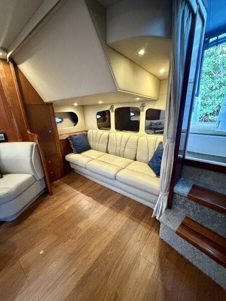 2007 Cruisers Yachts 370 Express